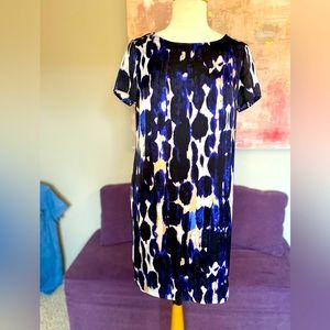 Michael Khors short sleeve shift dress blue, black, white, silk like fabric S4